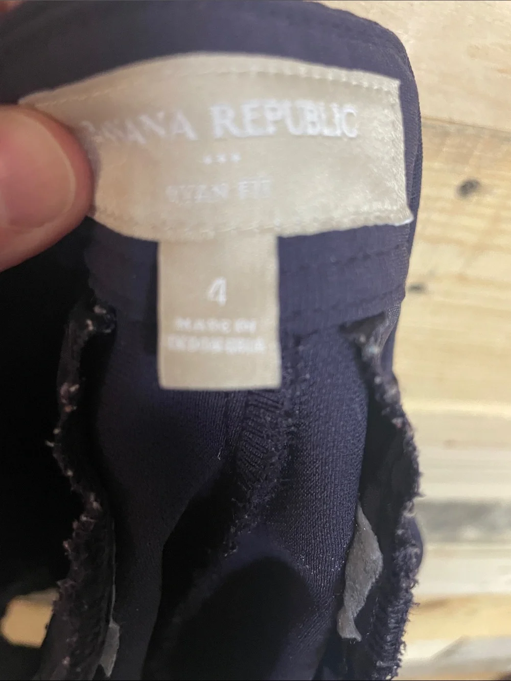 Banana Republic size 4 Low-rise 3” Dark Purple Lightweight Shorts with Pockets